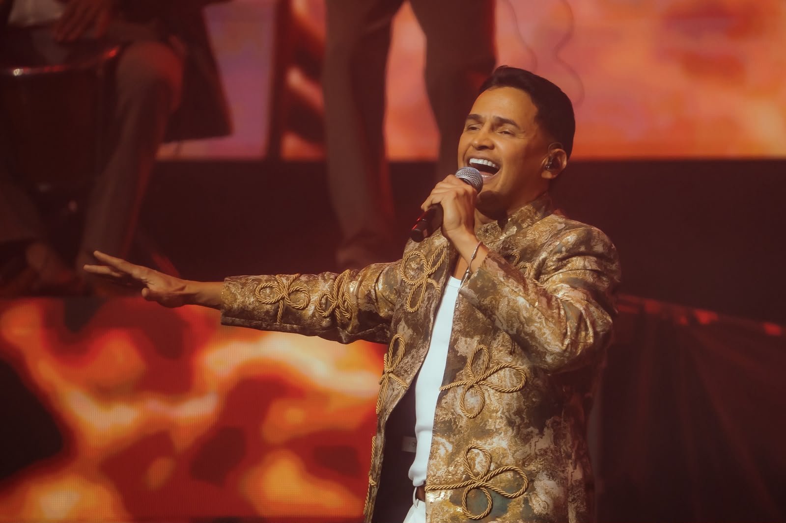 Jorge Celedón agota el Movistar Arena y mantiene vigente la tradición del vallenato romántico
