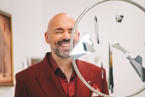 SANTIAGO CRUZ ABRE EL “TOUR SIGO EN PIE” EN BOGOTÁ CON CUATRO CONCIERTOS EN DIFERENTES FORMATOS Y EL LANZAMIENTO DE SU NUEVO ÁLBUM “FRAGMENTOS”