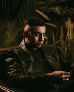 Kash lanza A Destiempo, el EP donde el amor llegó siempre a la hora equivocada
