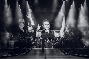 Fonseca llena el Estadio Vive Claro con más de 30.000 asistentes