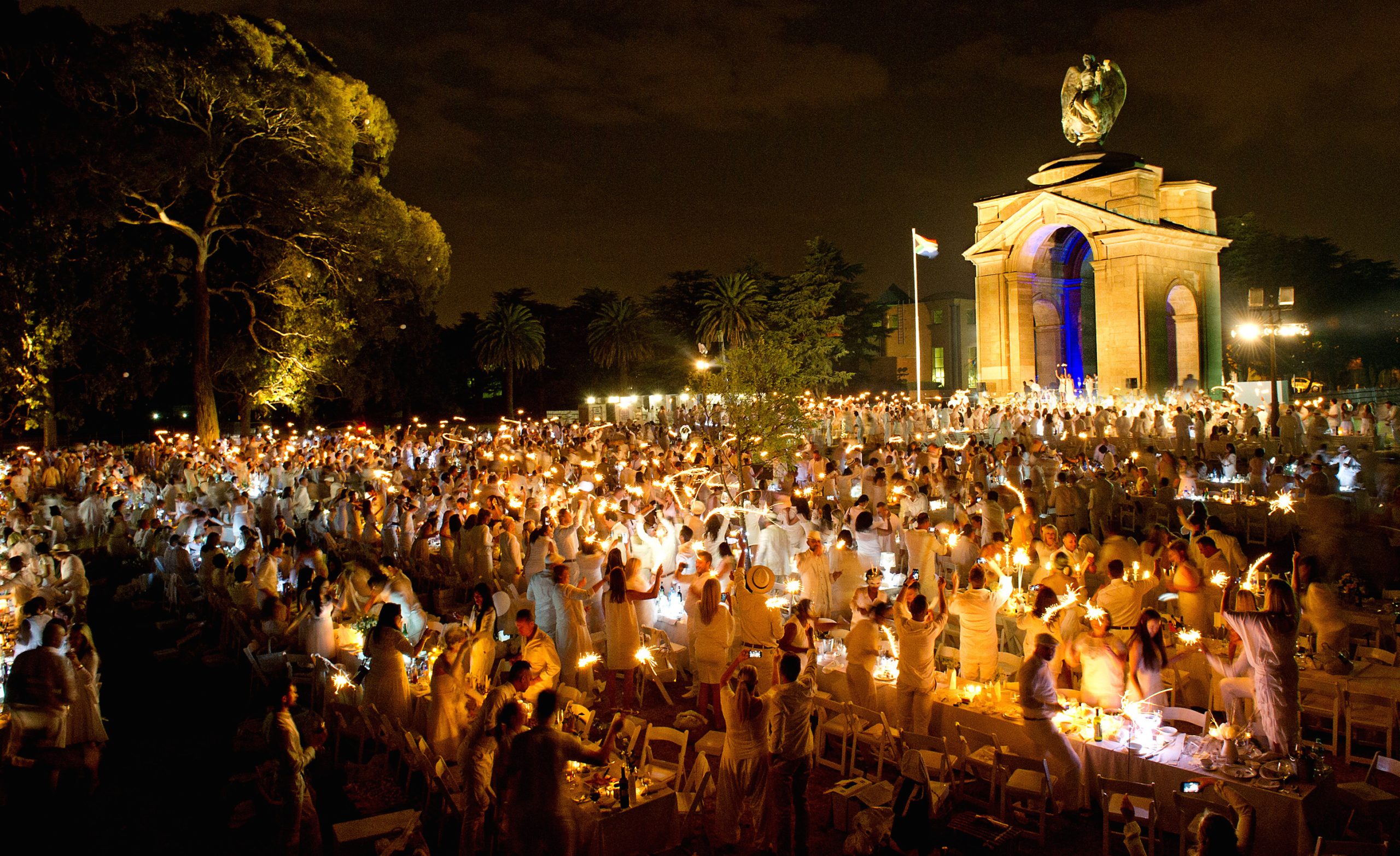 Una noche vestida de blanco: Diner en Blanc regresa a Cartagena con 1.000 asistentes y una apuesta por el talento local