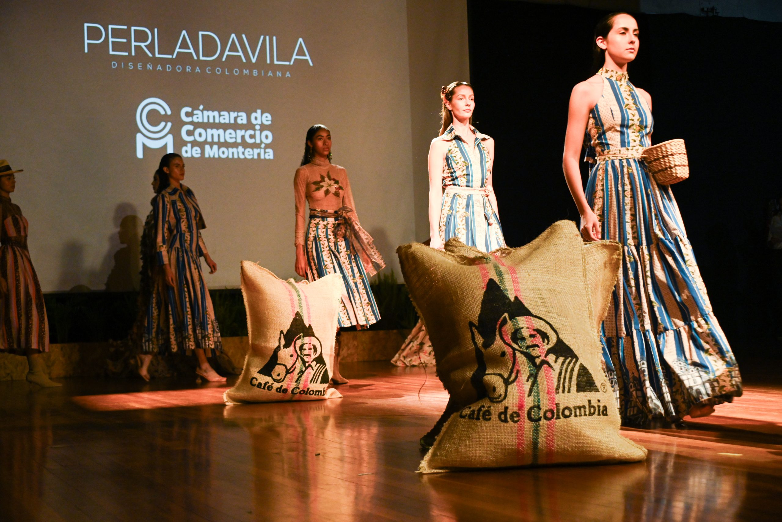 Cafés de Colombia Expo 2026 abrió sus puertas con un desfile de la diseñadora colombiana Perla Dávila que exaltó la identidad nacional